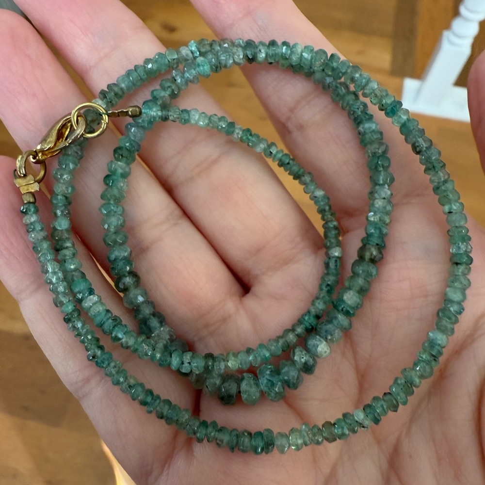 Faceted natural emerald bead necklace - Picture 3 of 14